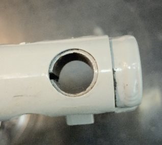 (BI) beslag set fra bagsiden